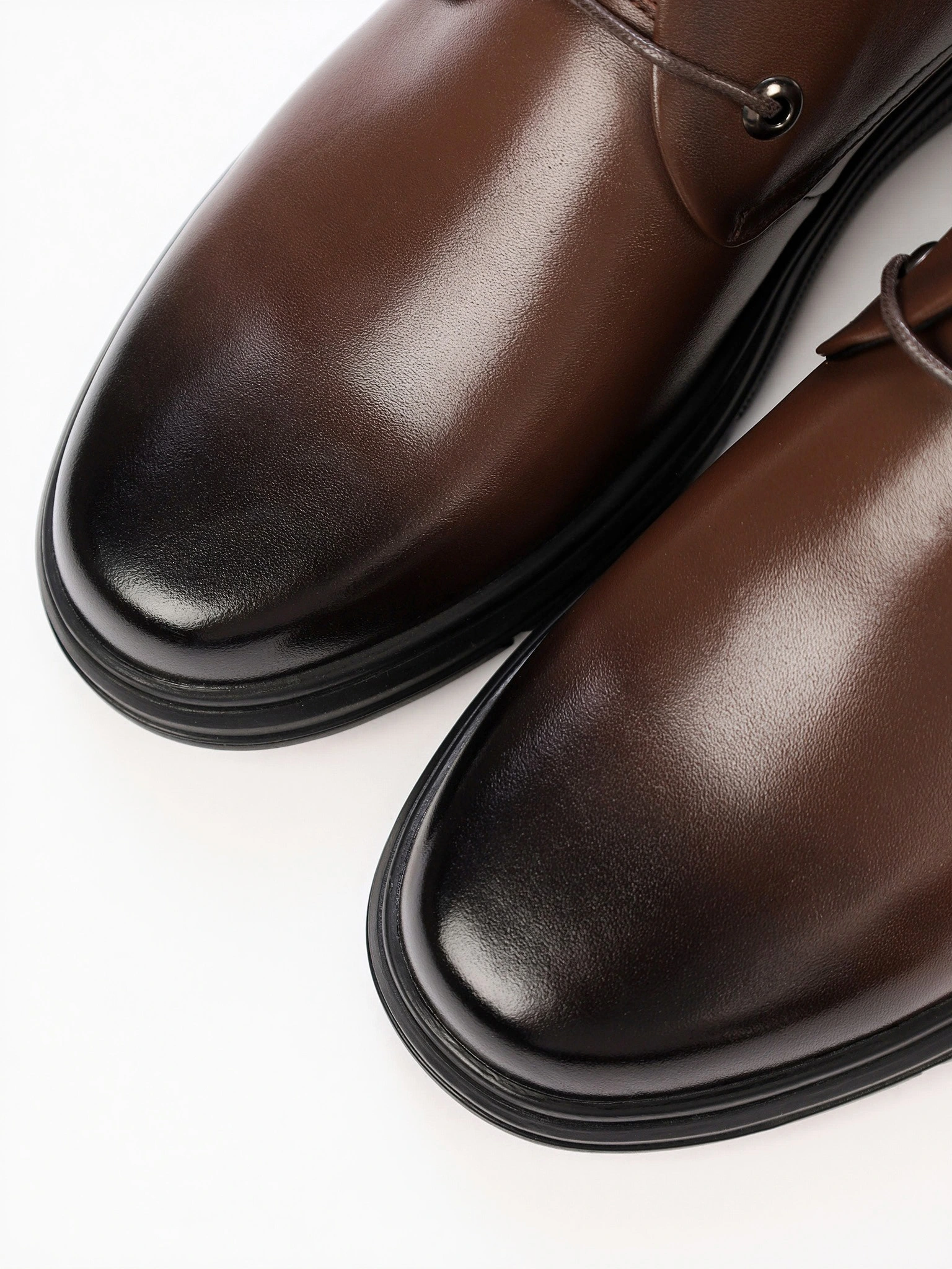 Туфли коричневого цвета со шнуровкой